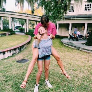 Meet your Posher, Elizabeth